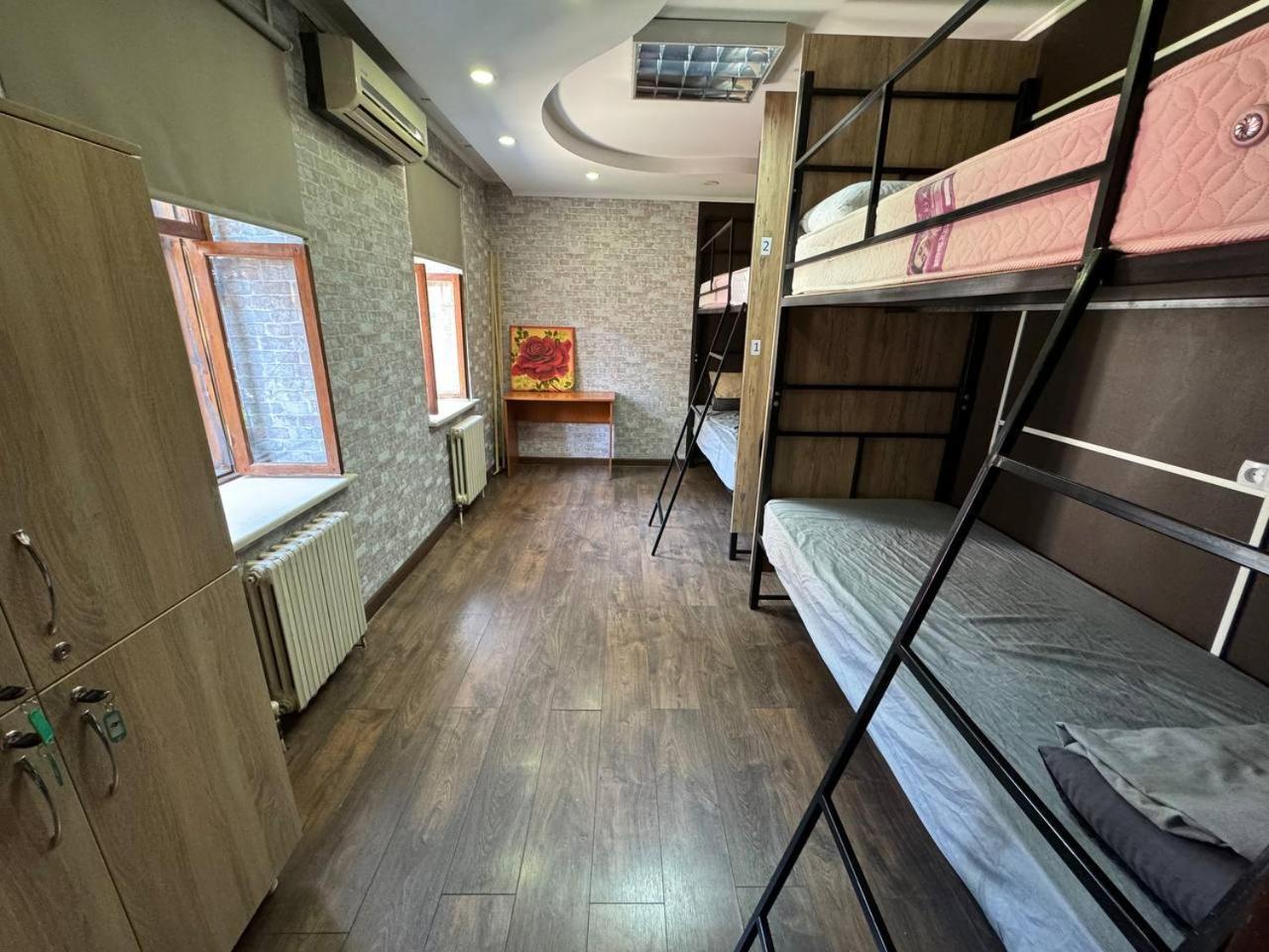 Friends Hostel تشيسيناو المظهر الخارجي الصورة
