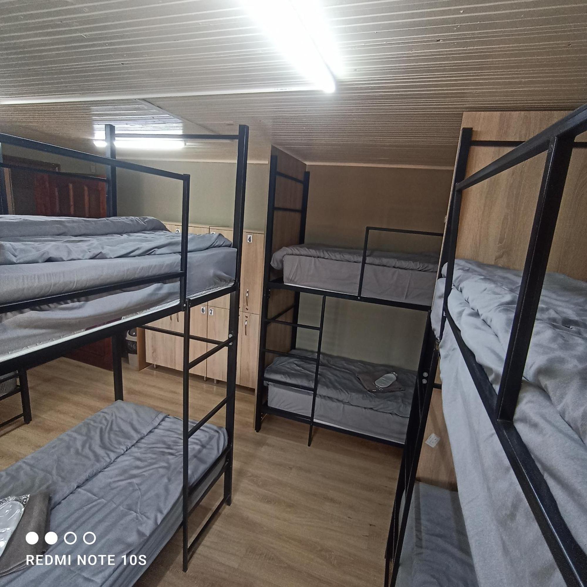 Friends Hostel تشيسيناو المظهر الخارجي الصورة