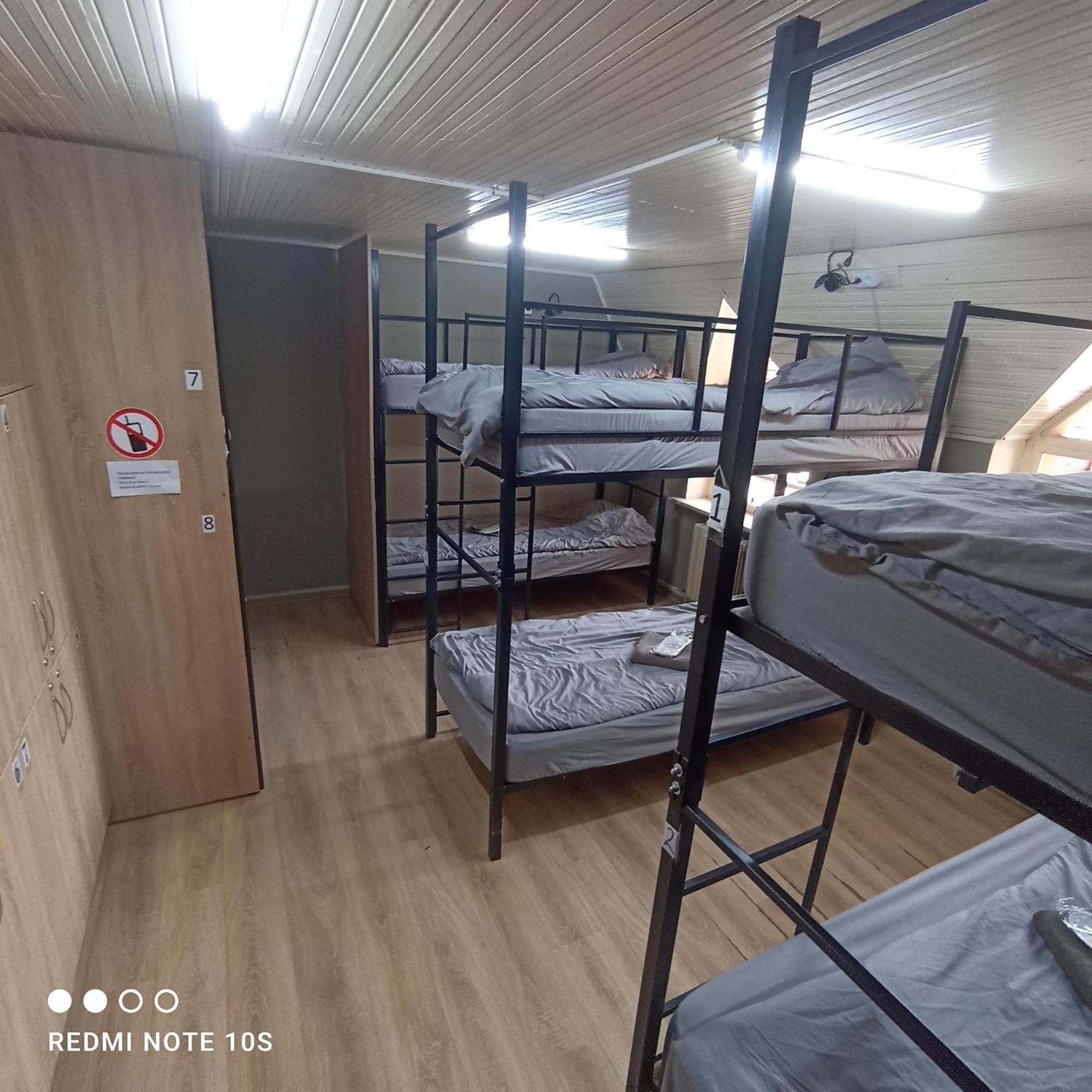 Friends Hostel تشيسيناو المظهر الخارجي الصورة